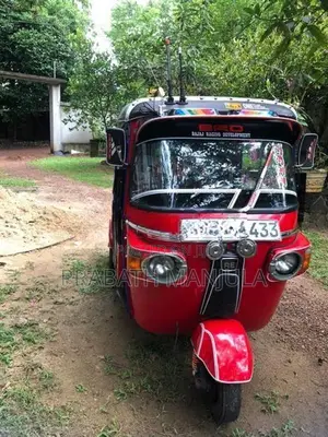 Bajaj RE 2011