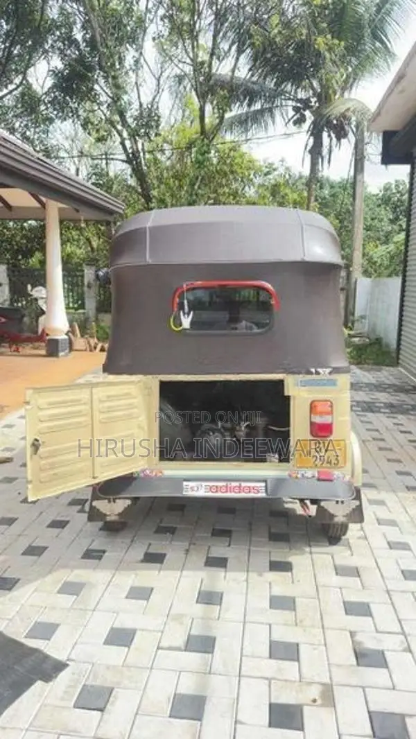 Bajaj RE 2002