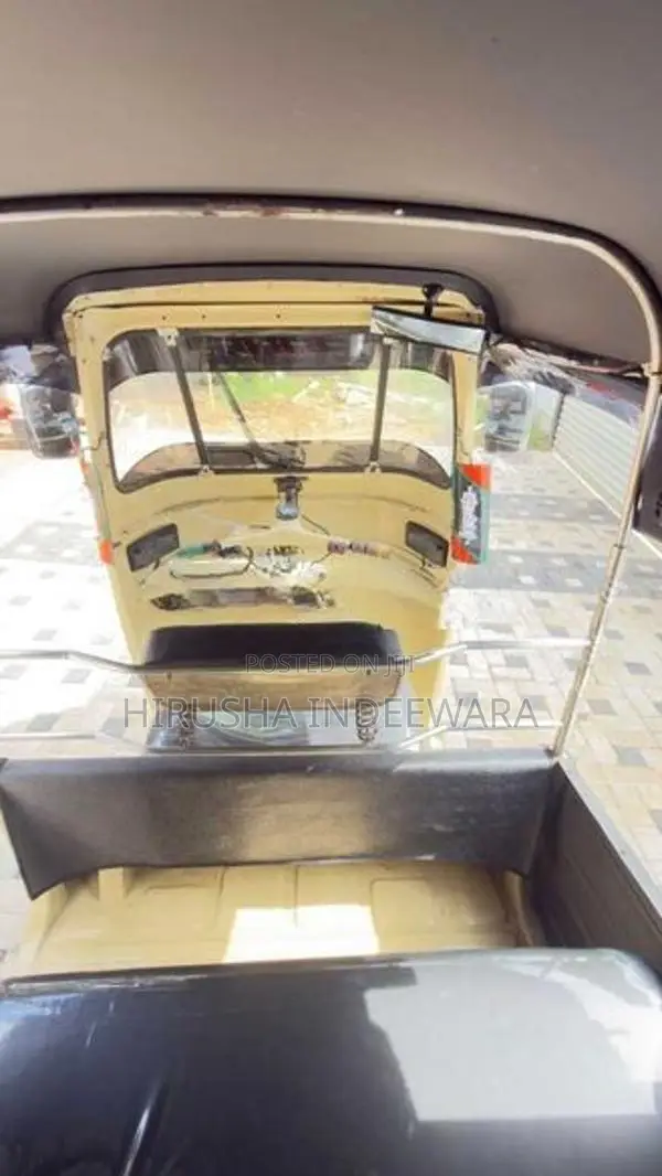 Bajaj RE 2002