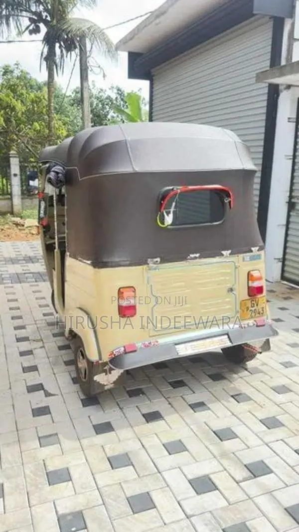 Bajaj RE 2002