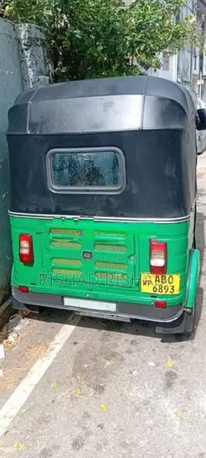 Bajaj RE Three Wheeler 2017