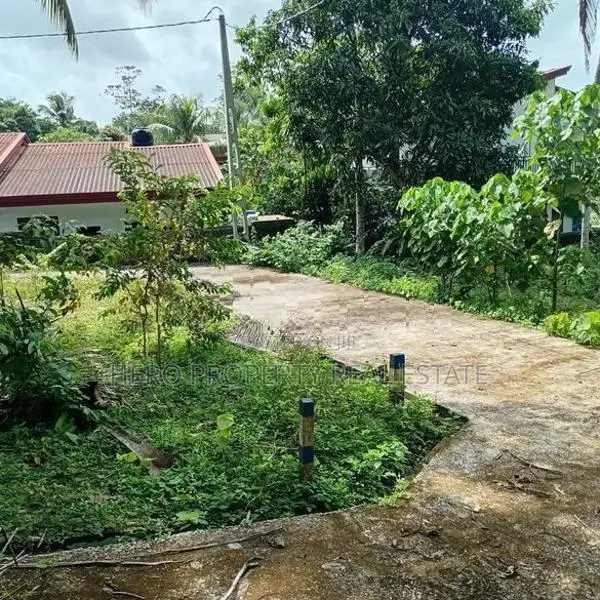 (CPS1015)පර්චස් 102ක කොටස් කල සම්පූර්ණ ඉඩම විකිනීමට