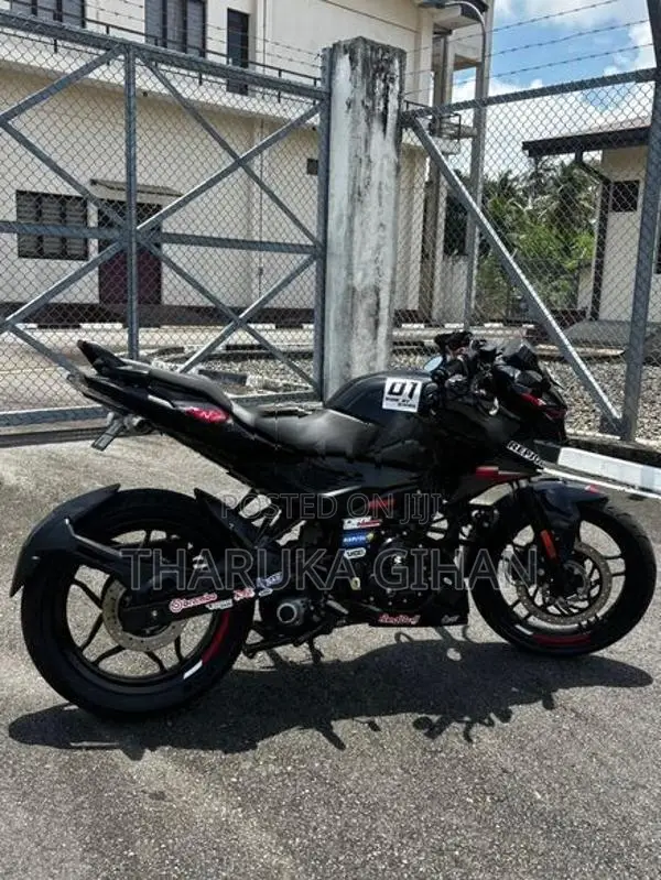 Bajaj Pulsar N160 2025