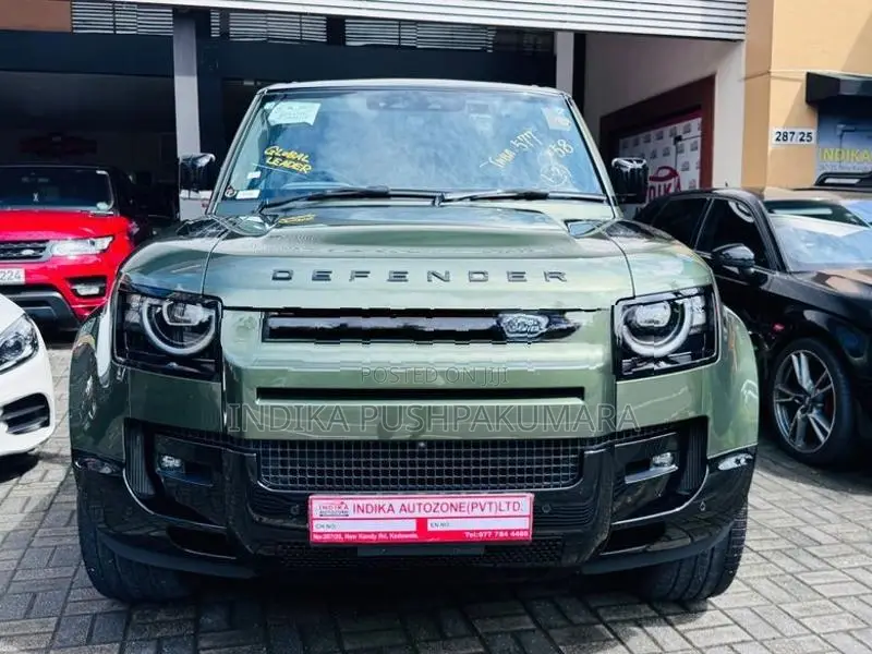 Land Rover Defender P300e HSE 2026