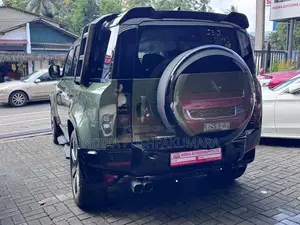 Land Rover Defender P300e HSE 2026
