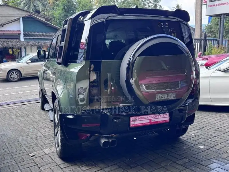 Land Rover Defender P300e HSE 2026