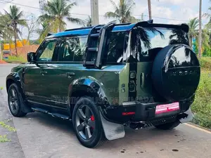 Land Rover Defender P300 X Dynamic MY26 2025