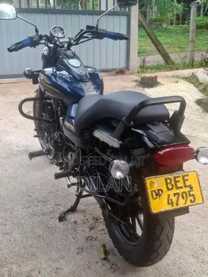 Bajaj Avenger Street 2016