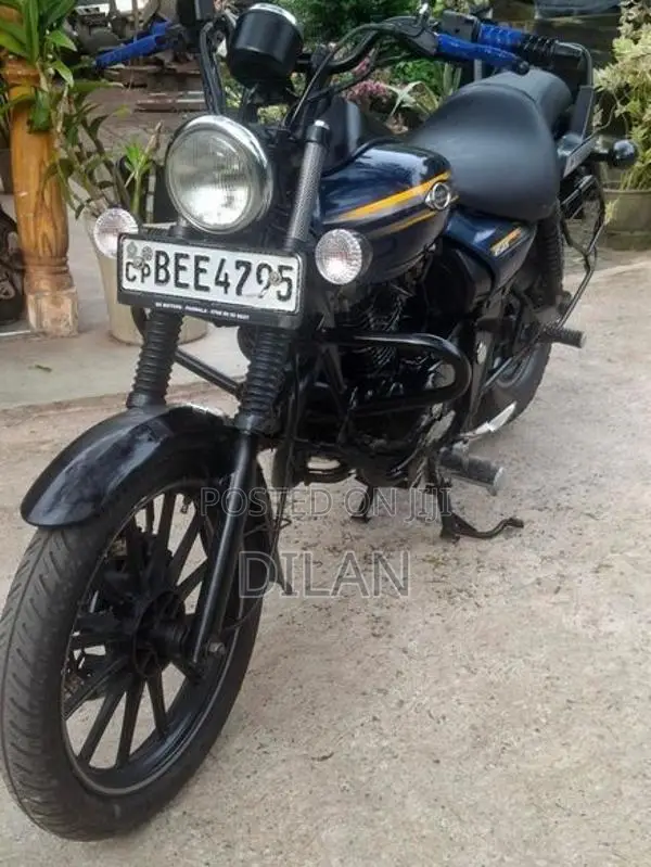 Bajaj Avenger Street 2016