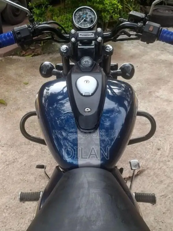 Bajaj Avenger Street 2016