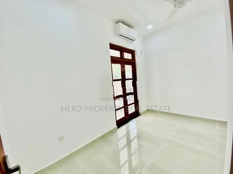 (CPS1022) සුඛෝපබෝගී අලංකාර නවීන මාදිලියේ අලුත්ම නිවස Boralesgamuwa