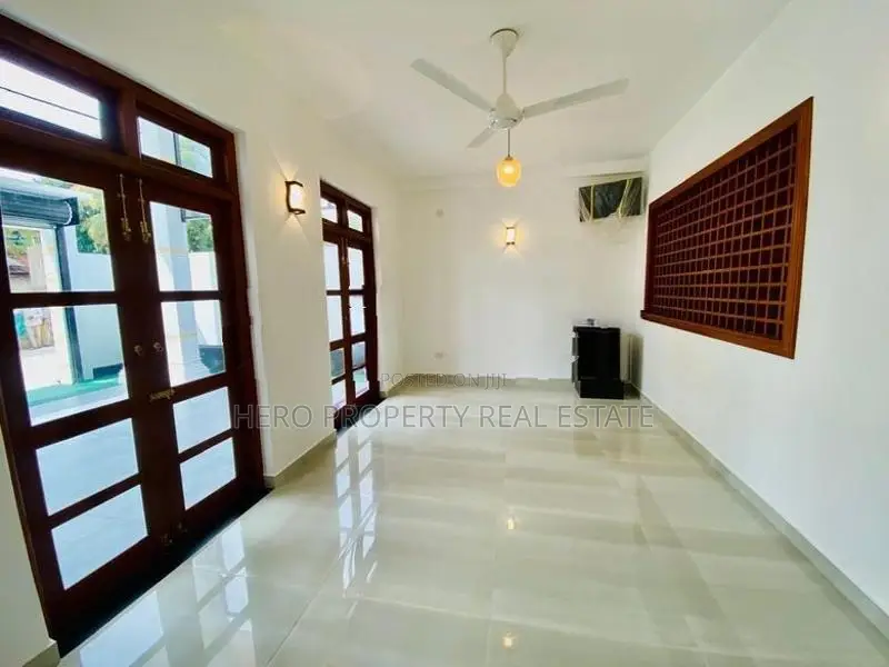 (CPS1022) සුඛෝපබෝගී අලංකාර නවීන මාදිලියේ අලුත්ම නිවස Boralesgamuwa