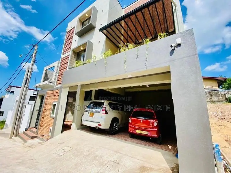 (CPS1024) අති සුබෝපබෝගී අලුතින්ම නිමකල අලංකාර මෙම නිවස විකිණීමට මොරටුව