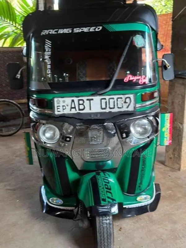 Bajaj RE 2019