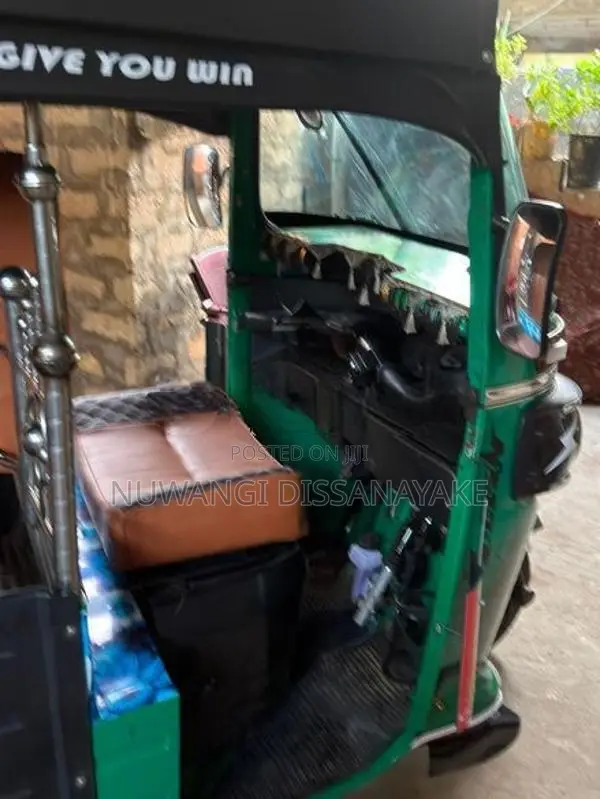 Bajaj RE 2019