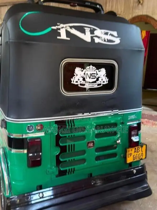 Bajaj RE 2019
