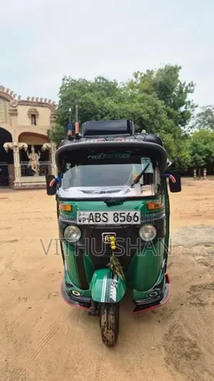 Bajaj RE 2018