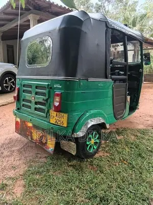 Bajaj RE 2017