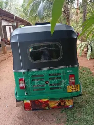 Bajaj RE 2017