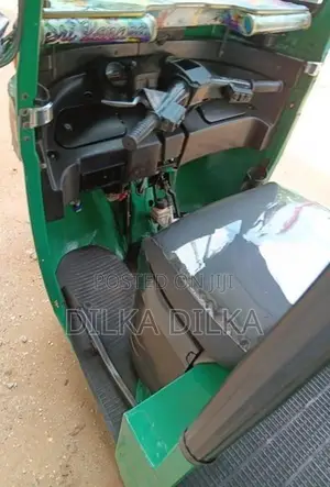 Bajaj RE 2017