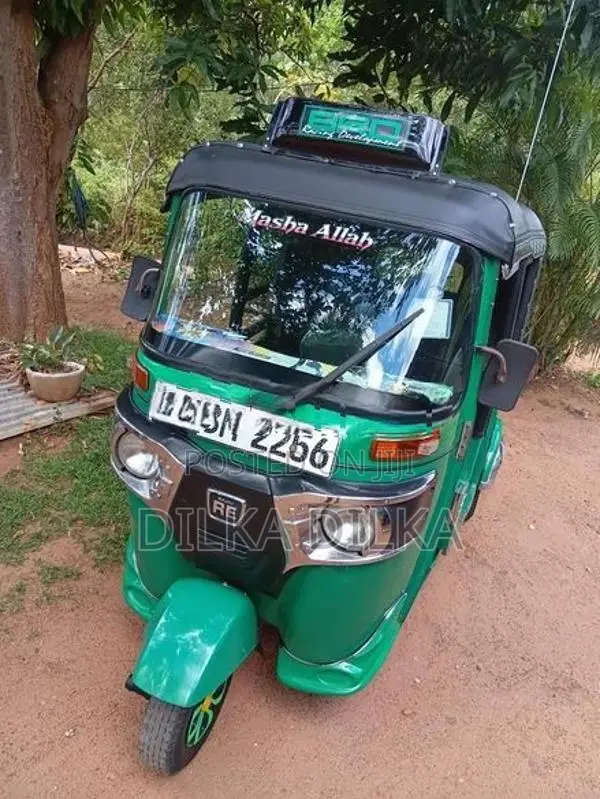 Bajaj RE 2017