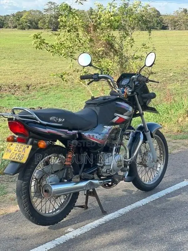 Bajaj CT100 2016
