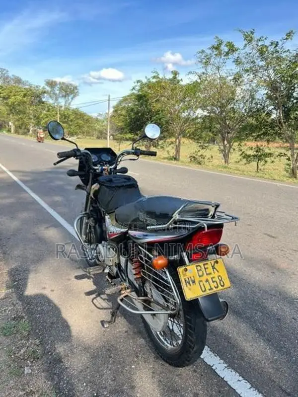 Bajaj CT100 2016
