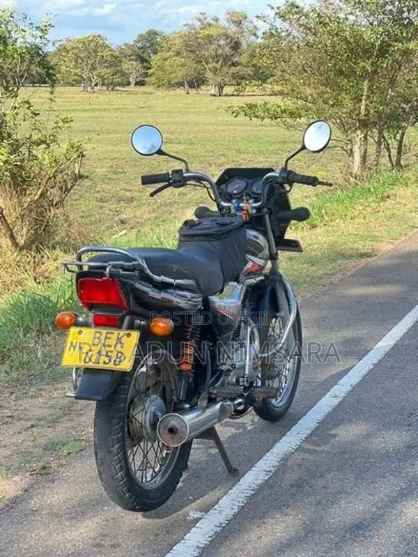 Bajaj CT100 2016