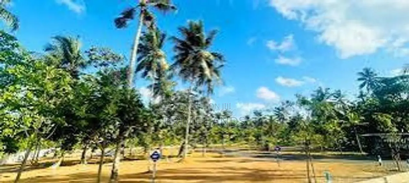 නේවාසික බිම් කොටස් කිහිපයක් විකිණීමට පොල්ගස්ඕවිට