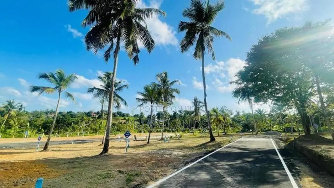 නේවාසික බිම් කොටස් කිහිපයක් විකිණීමට පොල්ගස්ඕවිට