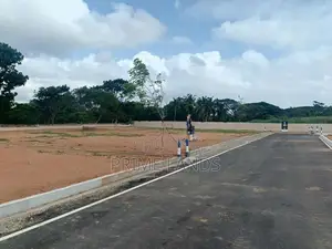 බිම් කොටස් කිහිපයක් විකිණීමට නාවල කොස්වත්ත