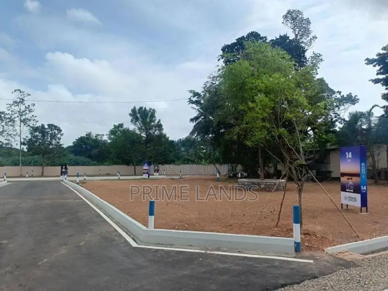 බිම් කොටස් කිහිපයක් විකිණීමට නාවල කොස්වත්ත