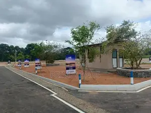 බිම් කොටස් කිහිපයක් විකිණීමට නාවල කොස්වත්ත