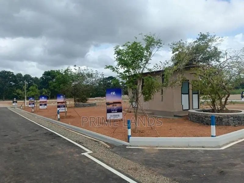 බිම් කොටස් කිහිපයක් විකිණීමට නාවල කොස්වත්ත