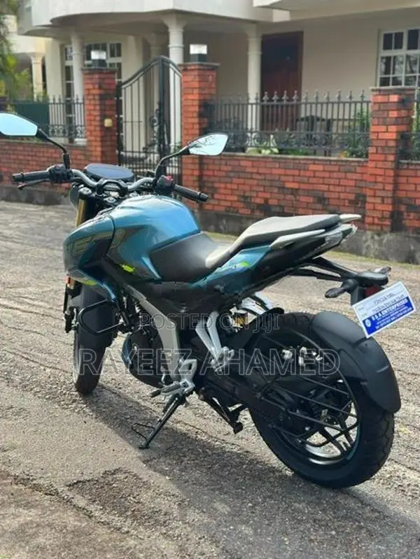 Bajaj Pulsar N160 2025