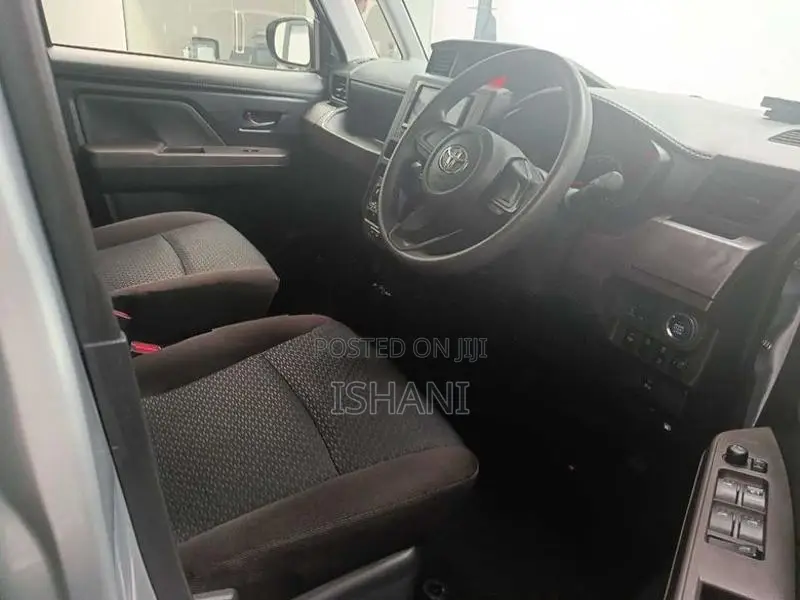 Toyota Roomy 2023