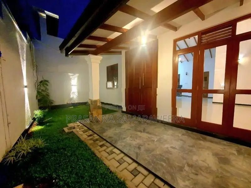 අති සුඛෝපභෝගී අලංකාර නවීනතම නිවස විකිණීමට