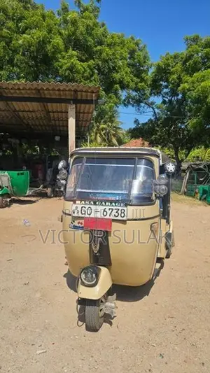 Bajaj RE 2000
