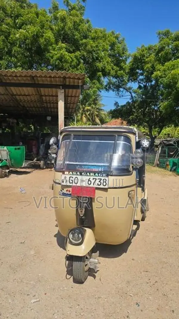 Bajaj RE 2000