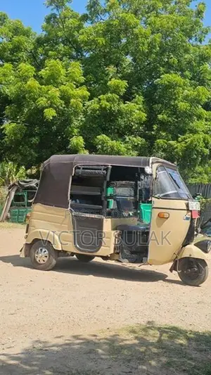 Bajaj RE 2000