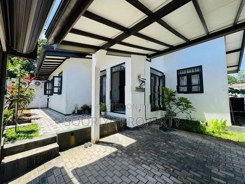 Two Story Luxury House for Sale in Moratuwa Piliyandala
