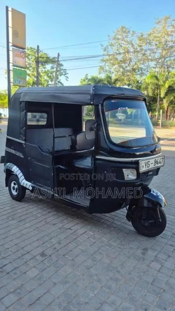 Bajaj RE 2010