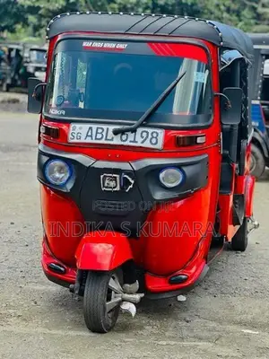 Bajaj RE 2016