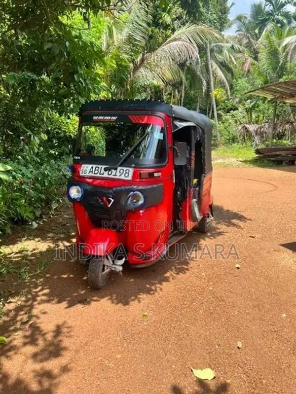 Bajaj RE 2016