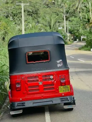 Bajaj RE 2016