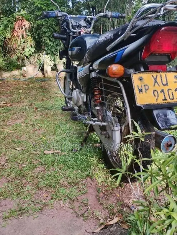 Bajaj CT100 2012