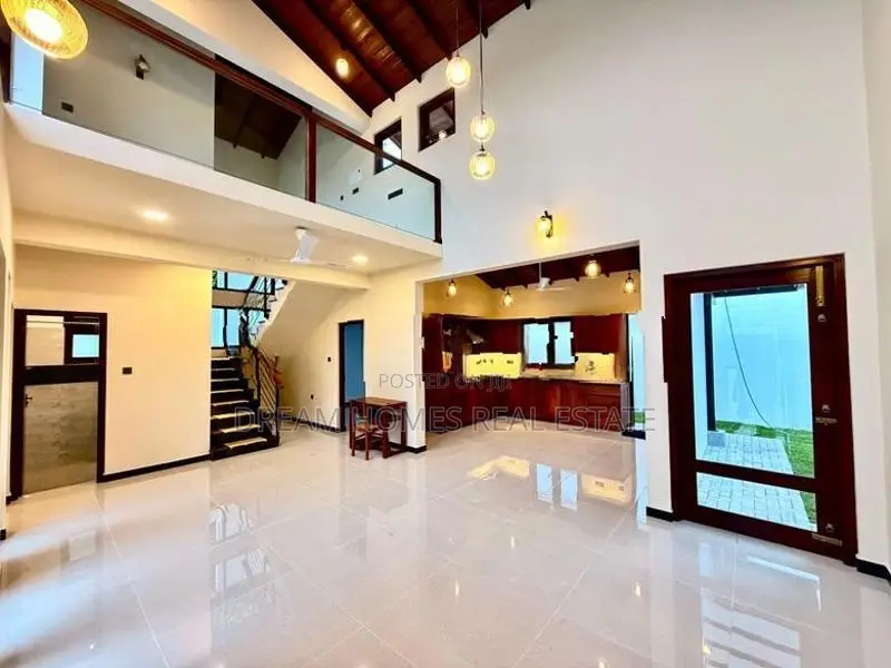 Spacious 3BR House with Paddy Field View – Koswatta
