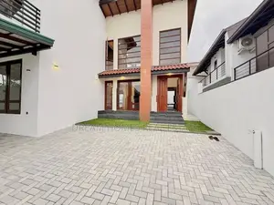 Spacious 3BR House with Paddy Field View – Koswatta