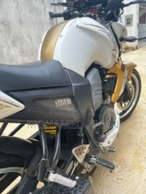 Yamaha FZ S v1 2014