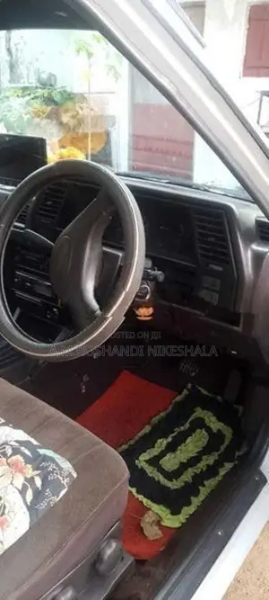 Nissan Sunny 1989